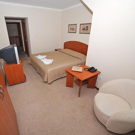 Deims Hotel Šilutė Buitenkant foto