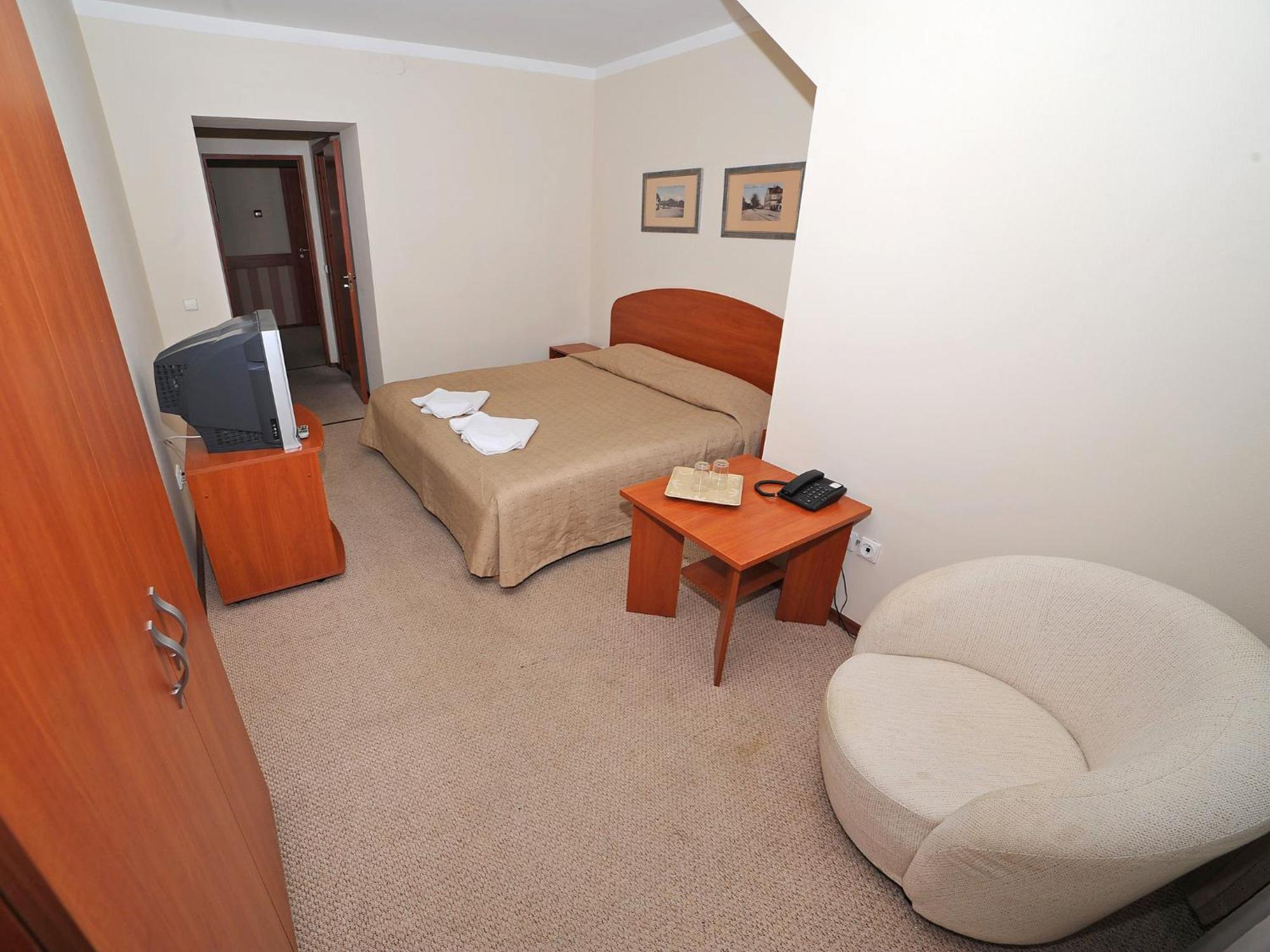 Deims Hotel Šilutė Buitenkant foto
